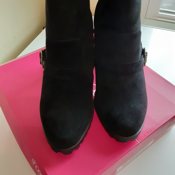 Size 11 wide Sweater Cuff Bootie - Picture 6 of 8